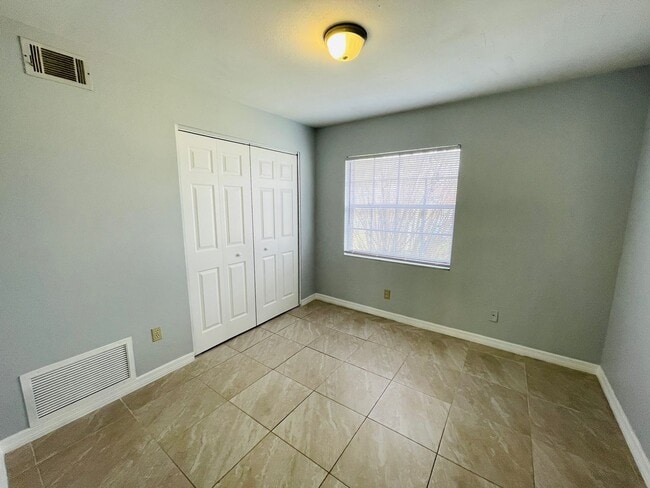 Building Photo - Charming 3 Bedroom, 2 Bathroom Home in Orlando! Only 20 Minutes from Disney World!! Ready For mov...