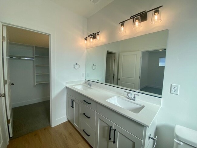 Building Photo - 2664 E Gray Birch Dr