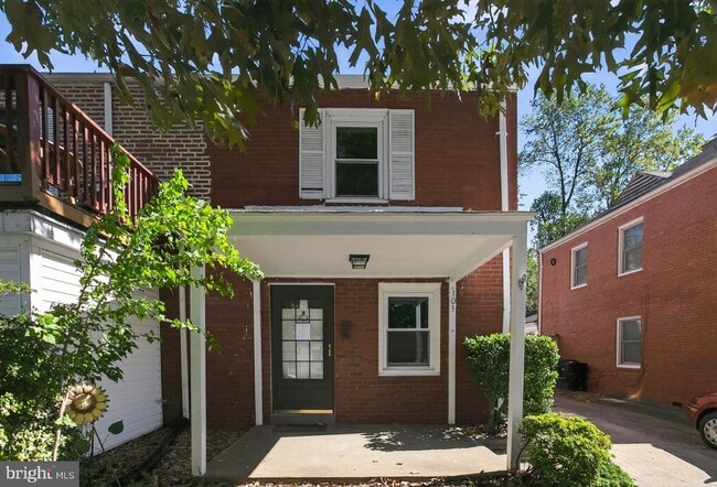 Building Photo - 303 S Wayne St