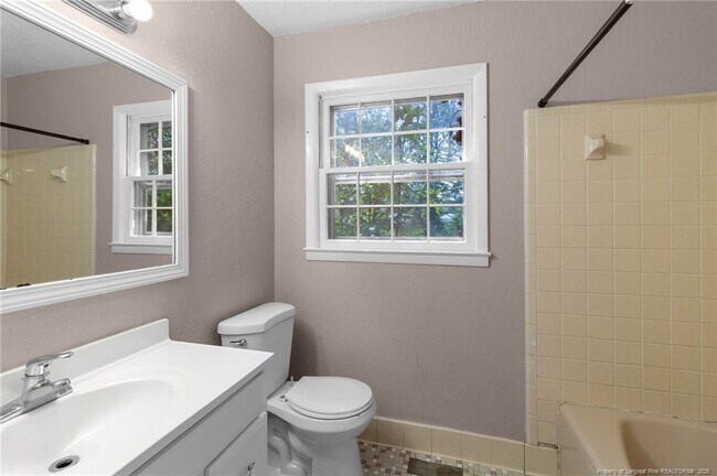 Building Photo - 161 Summerhill Rd