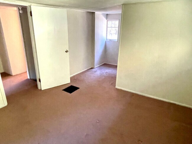 Building Photo - Nestled Away In Gig Harbor: A 3 Bedroom wi...