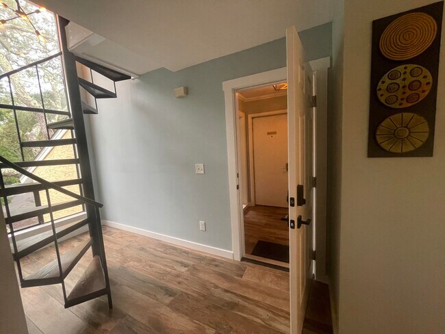 Building Photo - 300 Yacht Club Dr