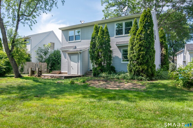 Building Photo - 40 Kingsbury Ln