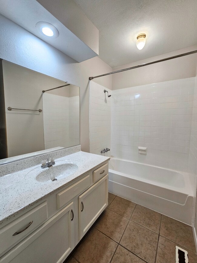 Building Photo - 10904 Mckinley Dr
