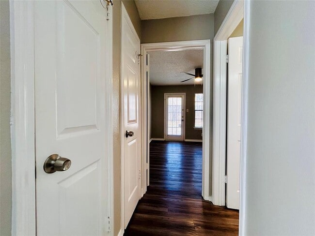 Building Photo - 9400 Kempler Dr