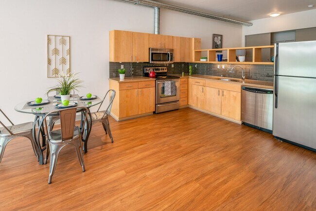 Building Photo - Beautiful 1 Bed 1 Bath in Denny Triangle