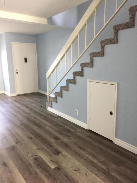 Building Photo - 209 S Ventura Rd