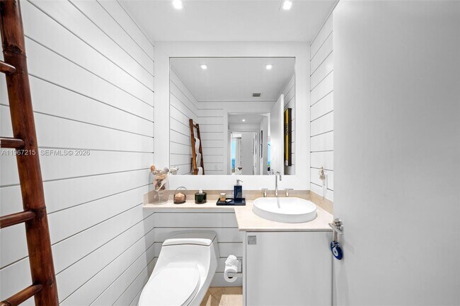 Building Photo - 789 Crandon Blvd