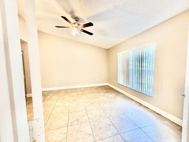 Building Photo - 1298 NW 15th Ave