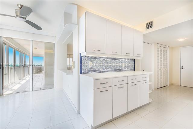Building Photo - 881 Ocean Dr
