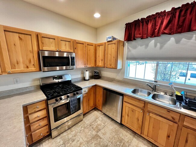 Building Photo - Spacious 4 Bed, 2 1/2 Bath House in Berthoud!