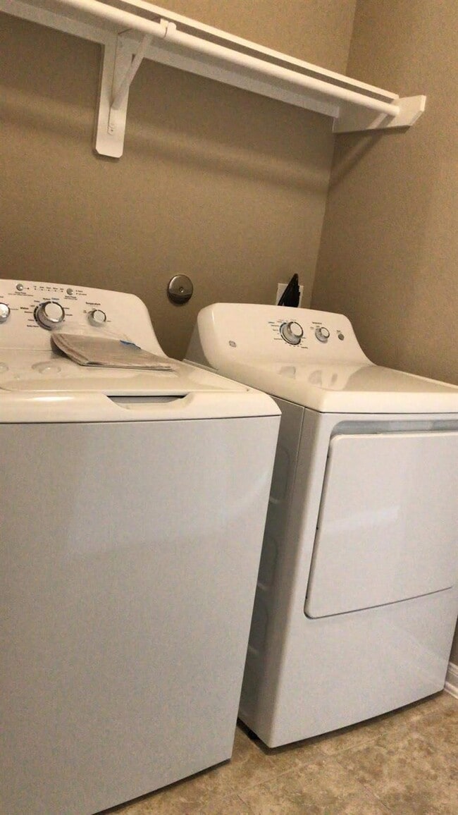 Building Photo - 2310 Thunderbolt Peak Dr