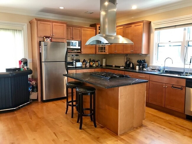 Primary Photo - 360-362 Dorchester St
