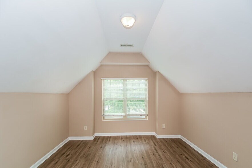 Building Photo - 22 Stonemoor Cir