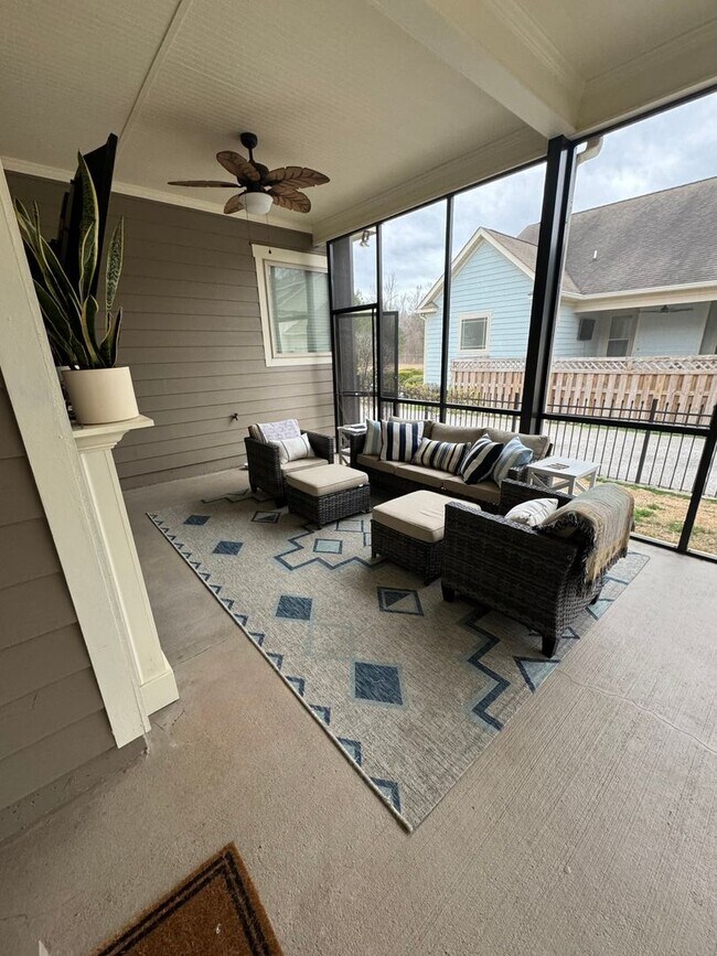 Building Photo - Available Now Charming Resort-Style Home f...