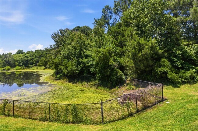 Building Photo - 2 Bed 2.5 Bath Townhome