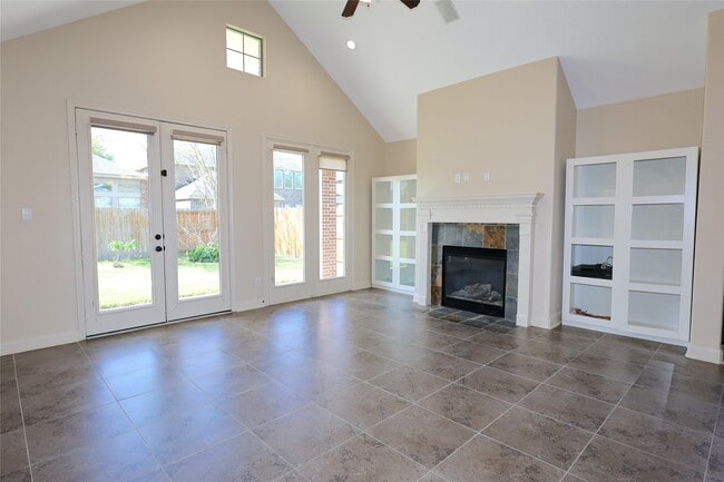 Building Photo - 17311 Quiet Shores Dr