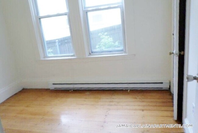 Building Photo - 108 Hyde Park Ave