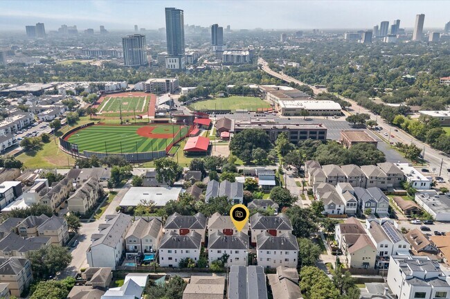 Building Photo - 408 Parker St