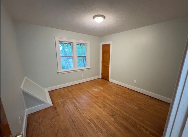 Building Photo - 1655 Madison Ave SE