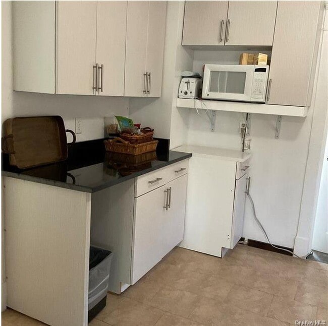 Building Photo - 3 Highland Ave