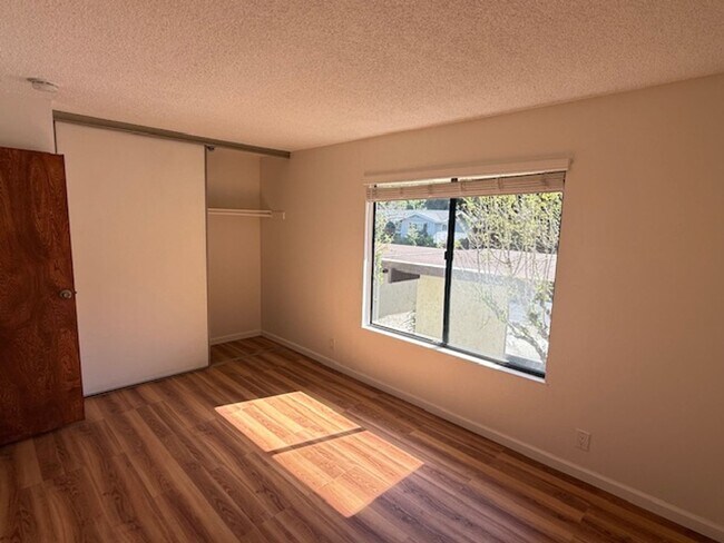 Building Photo - 2-Bedroom, 1.5 Bathroom Townhome in Quiet El Sobrante Neighborhood