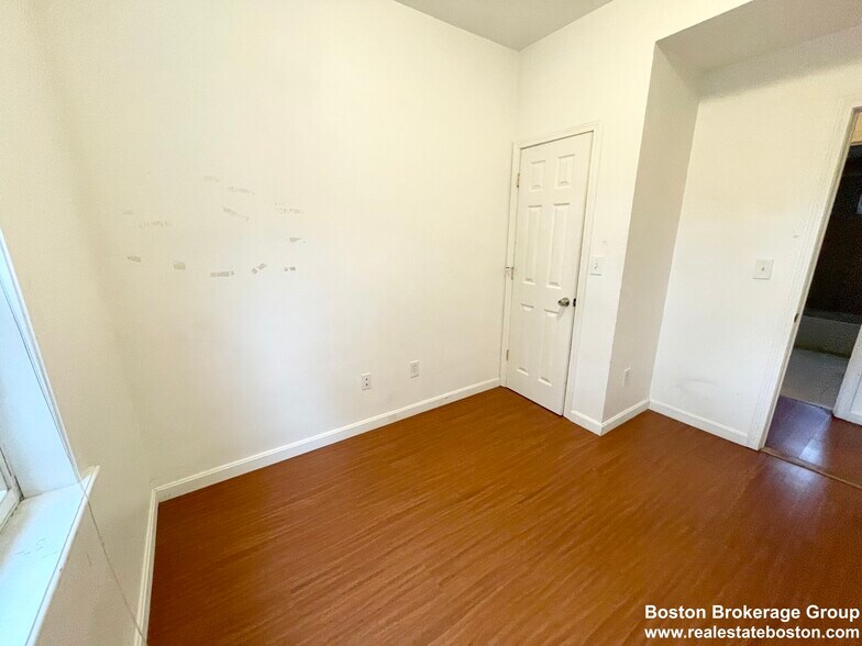 Building Photo - 93A Hillside St