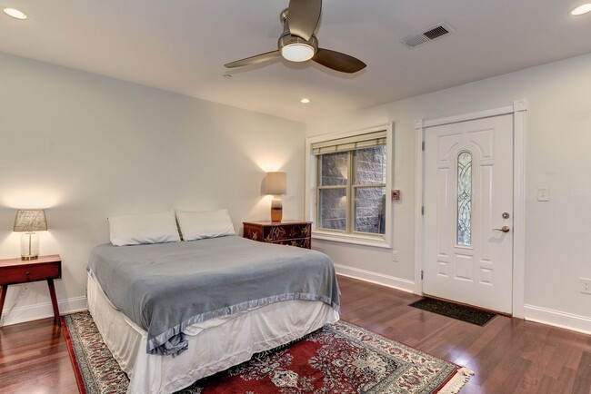 Building Photo - Historic Victorian Charm Meets Modern City Living — 1 BR + Den / 2 BA in Columbia Heights