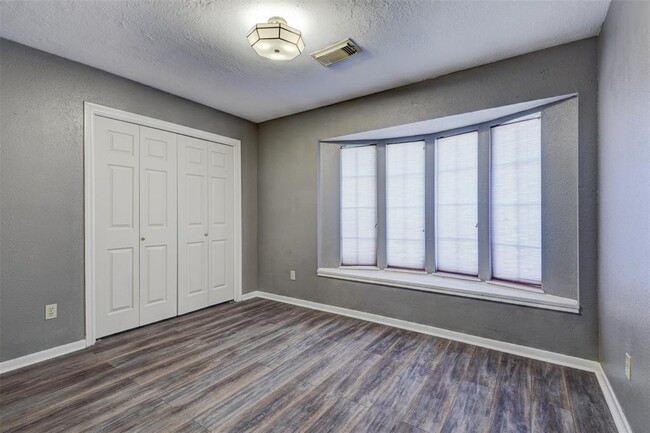 Building Photo - 6502 Inverness Way