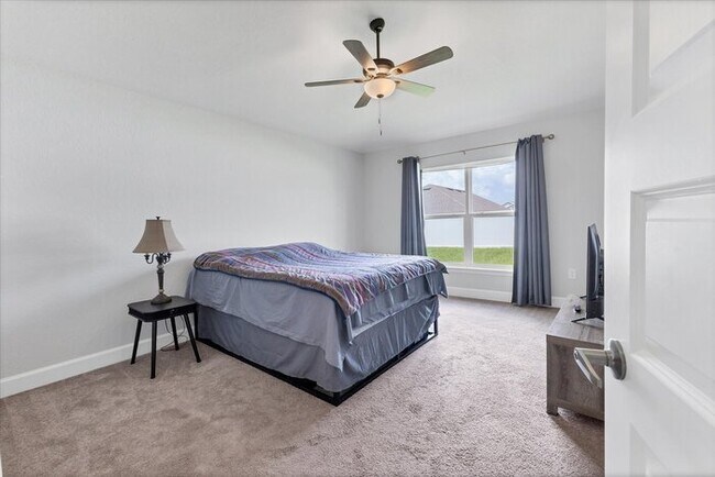 Building Photo - Welcome in to this beautiful Unfurnished -...