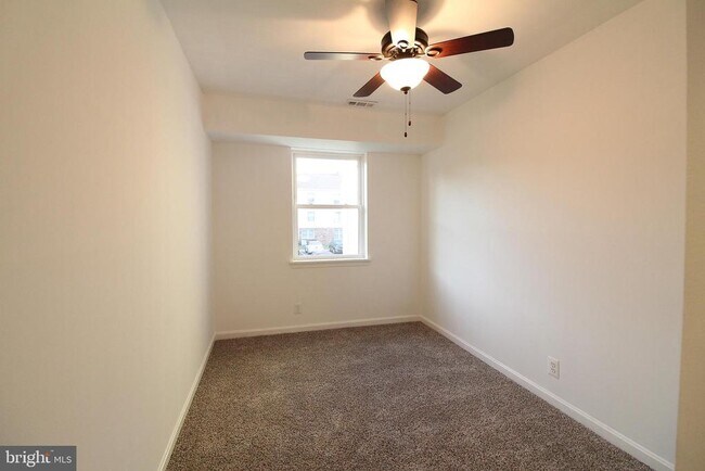 Building Photo - 102 Chesterfield Ln
