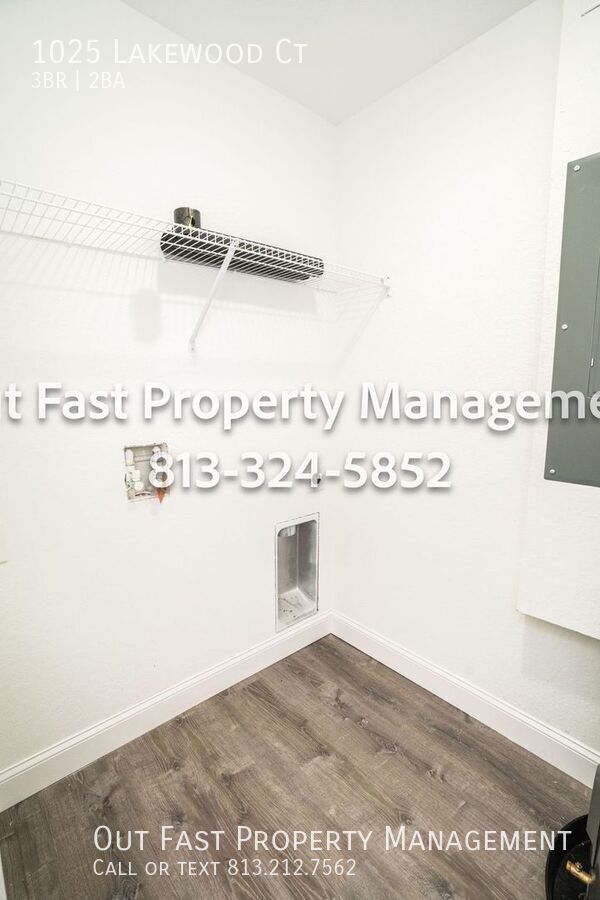 Building Photo - 1025 Lakewood Ct