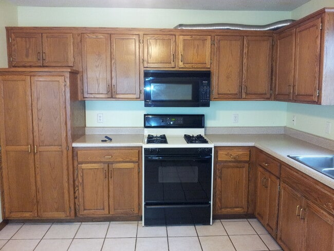 Building Photo - fenced backyard