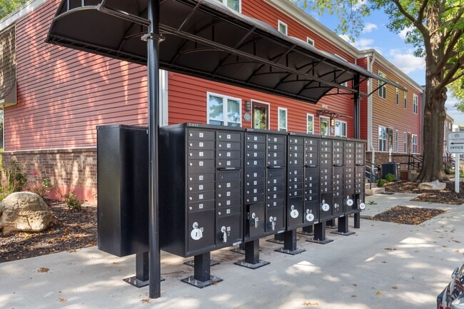 Building Photo - Forest Park Townhomes