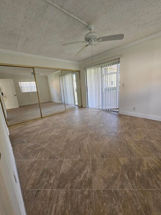 Building Photo - 211 Saxony Ln