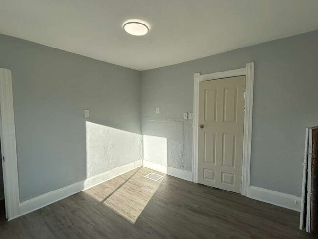 Building Photo - Spacious Corner-Lot Opportunity in Lorain!