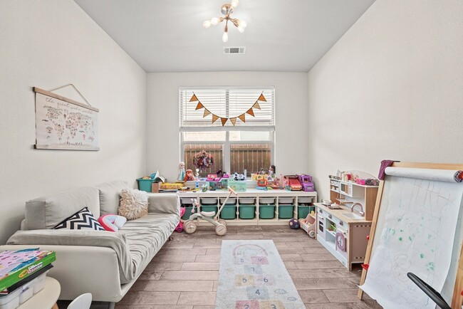 Building Photo - 602 Dupont Ct