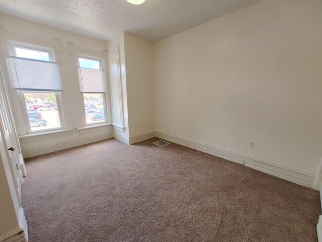 Building Photo - Freshly updated 2 bed/1 bath Close to Wexner Medical Center