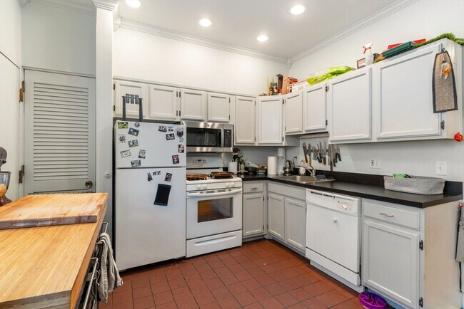 Building Photo - 99 W 4th St