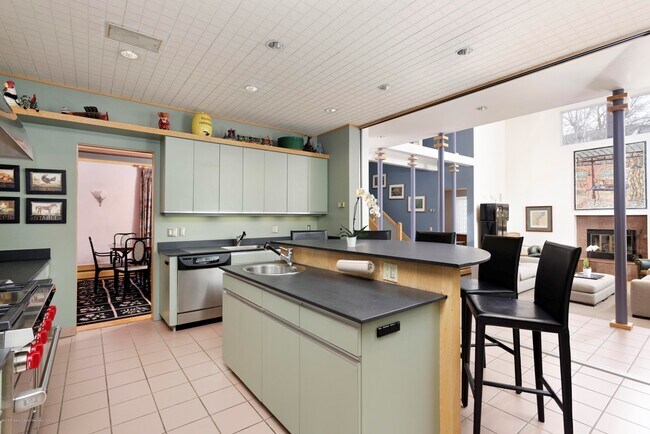 Building Photo - West End Aspen Home