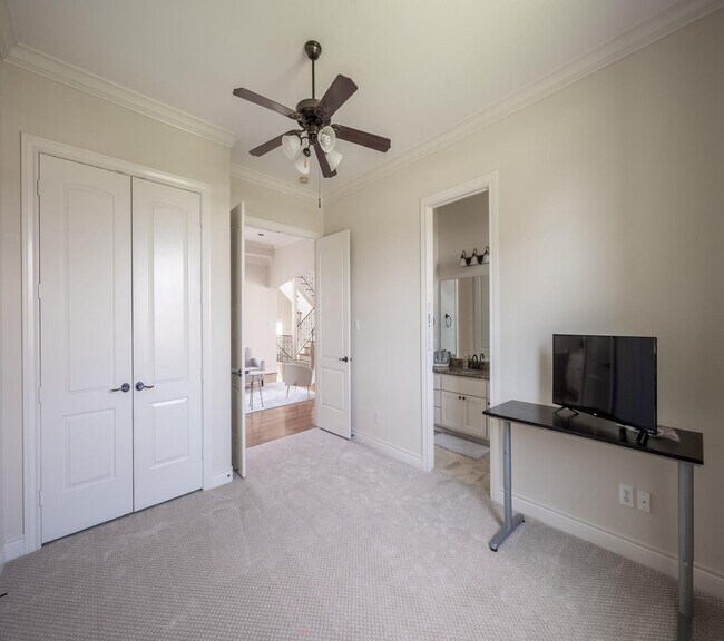 Building Photo - 5630 Winsome Ln