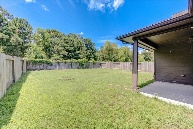 Building Photo - 15727 Whisper Woods Dr