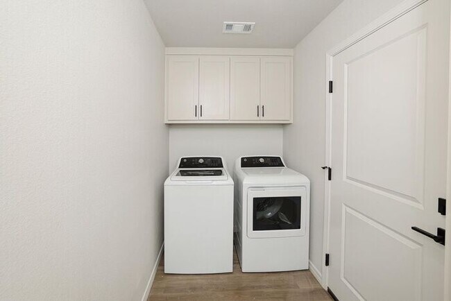 Building Photo - 8904 Oakleaf Ct