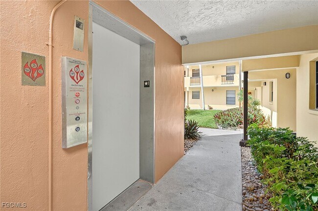 Building Photo - 6136 Whiskey Creek Dr