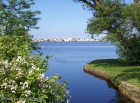 Building Photo - 5 Ripley Ln