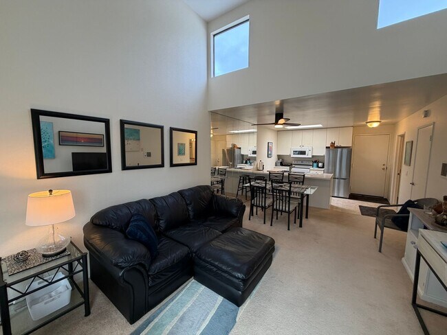 Building Photo - Light-Filled 1 Bed / 1 Bath Condo in UTC, San Diego – Skylights & Balcony