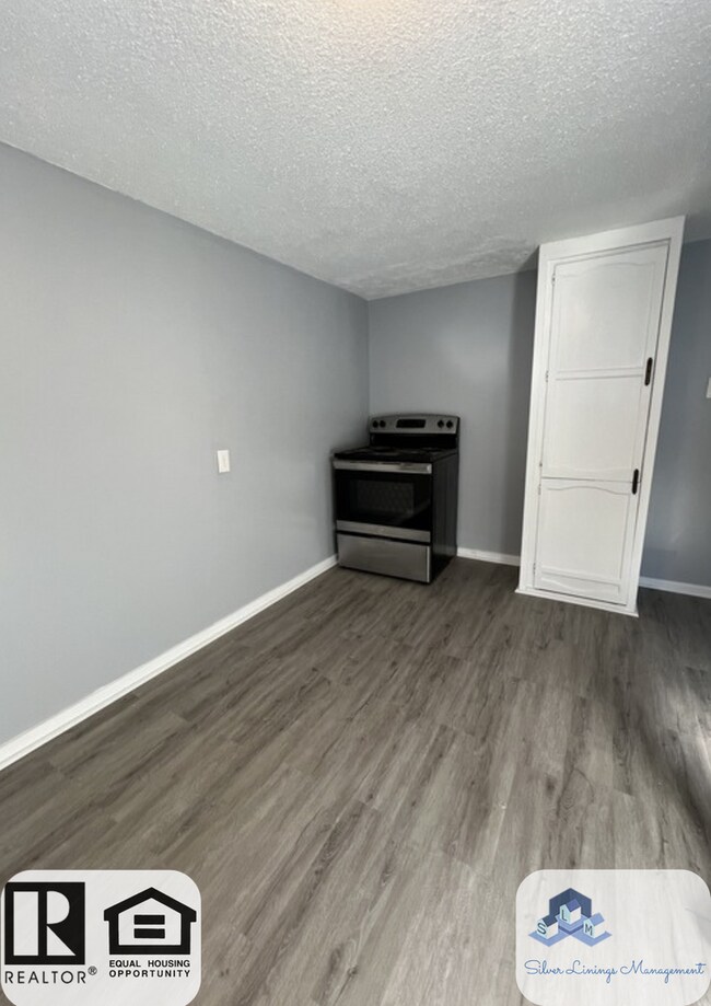 Building Photo - 23 Sigel St