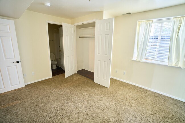 Building Photo - 850 E 550 S