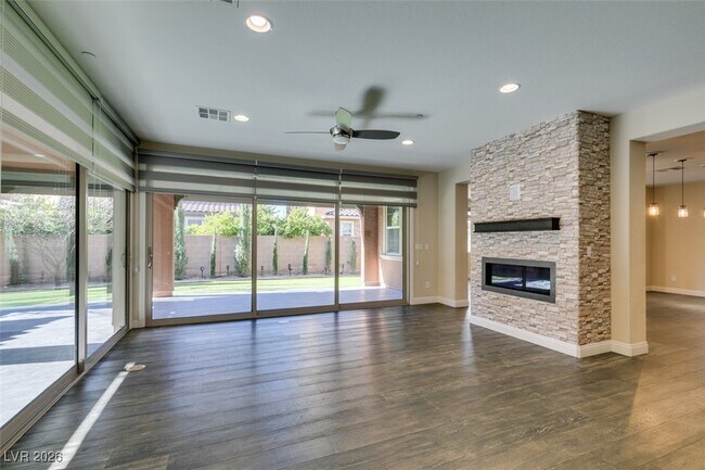 Building Photo - 2497 Birch Hollow St