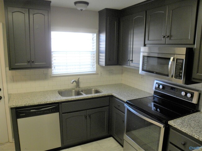 Building Photo - 258 Mountain Creek Dr